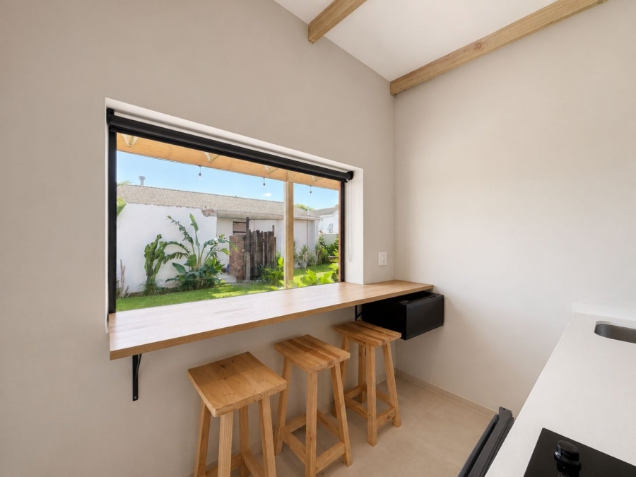 To Let 1 Bedroom Property for Rent in Bloubergrant Western Cape